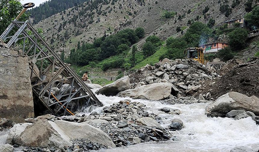 Pakistan’daki sel ve heyelanlarda can kaybı 706'ya yükseldi