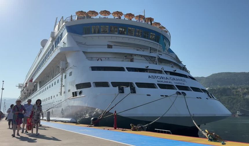 Rusya'dan 995 kruvaziyer yolcusu Amasra'ya geldi
