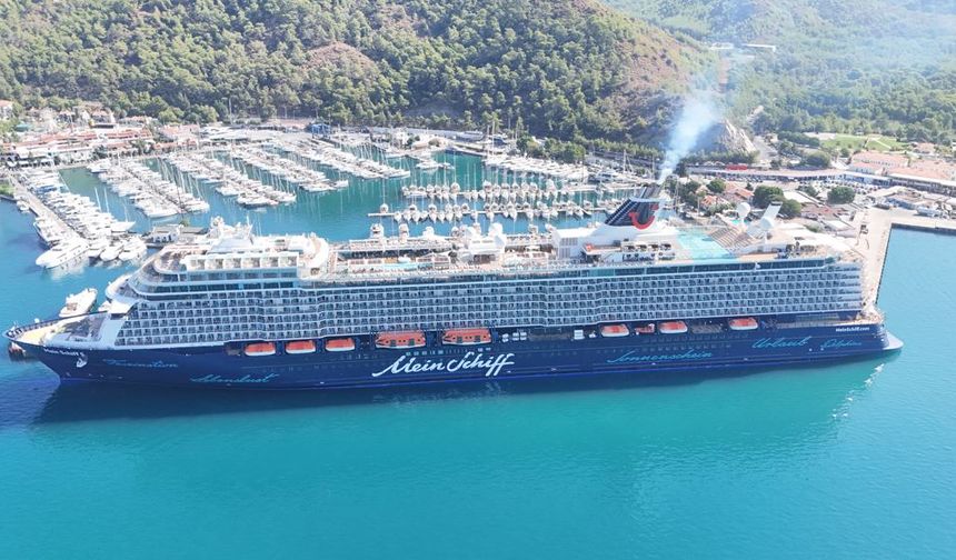 Marmaris'e "Mein Schiff 5" kruvaziyeri ile 2 bin 600 turist geldi