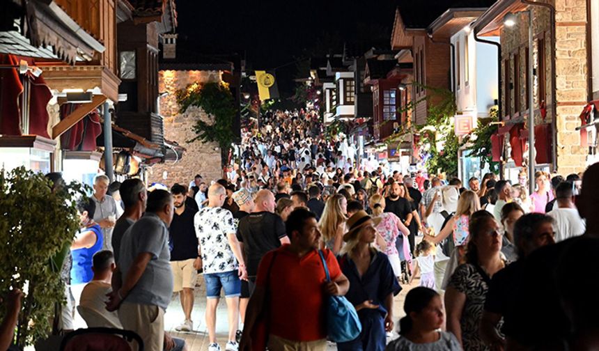 Turizmde ağustos zirvesi: 7 milyona yakın turist Türkiye'de