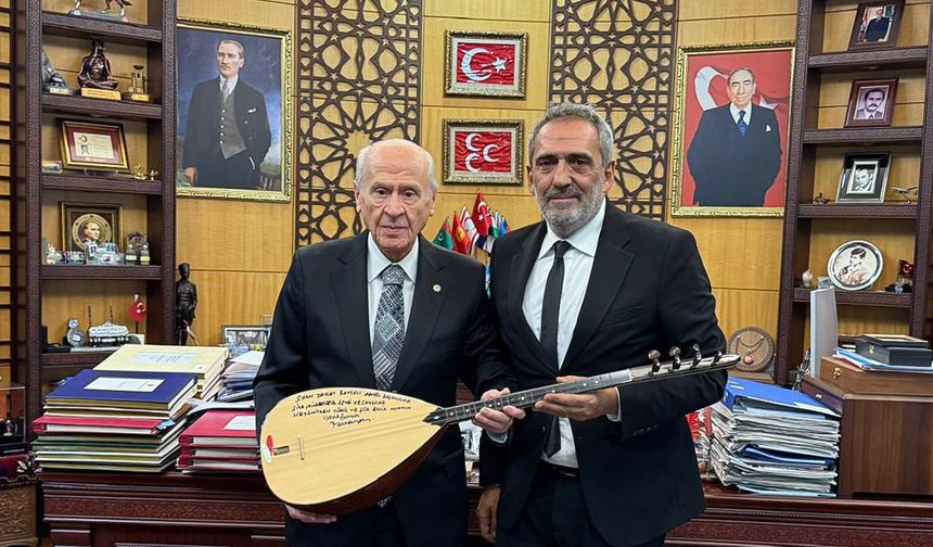 MHP Lideri Bahçeli’ye bağlama hediyesi