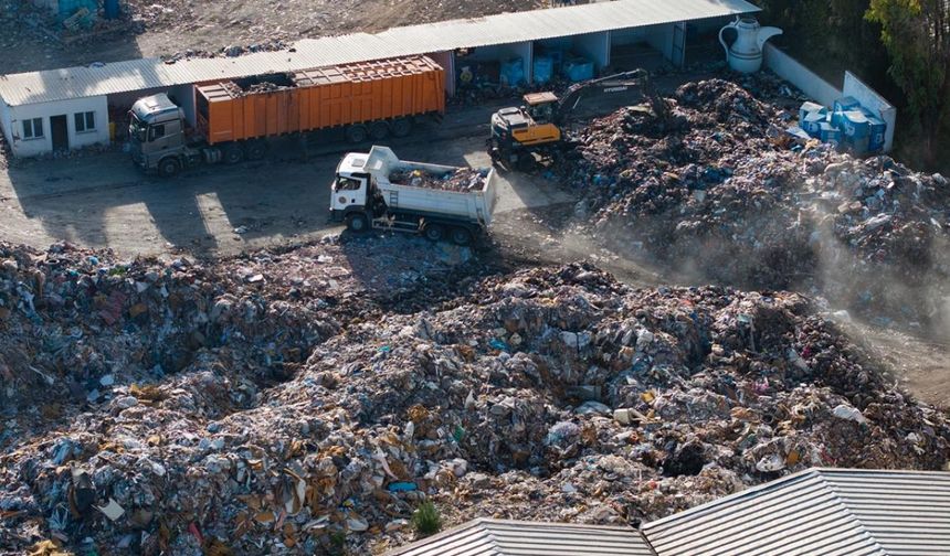 İzmir Buca’da çöp tepkisi: Mahalle sakinleri şikayetçi