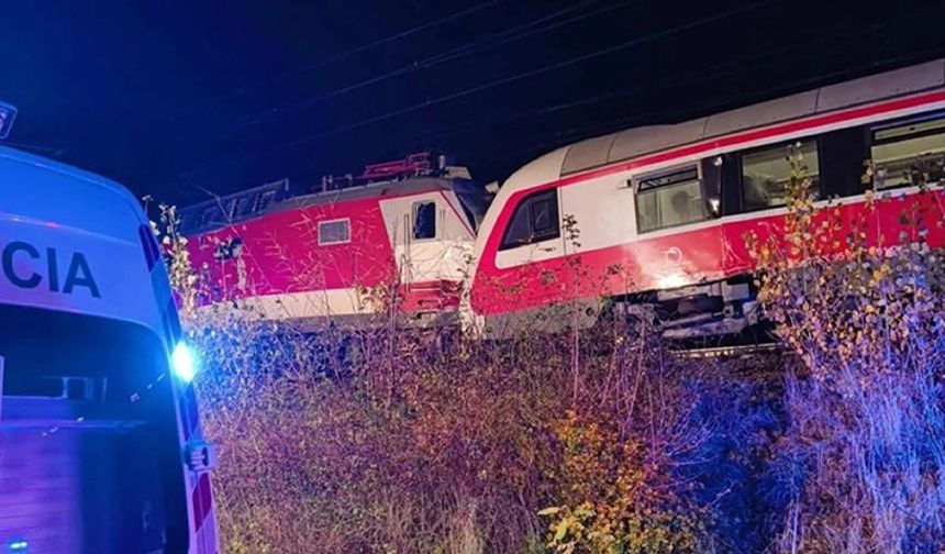 Slovakya’da iki yolcu treni çarpıştı: En az 18 kişi yaralandı