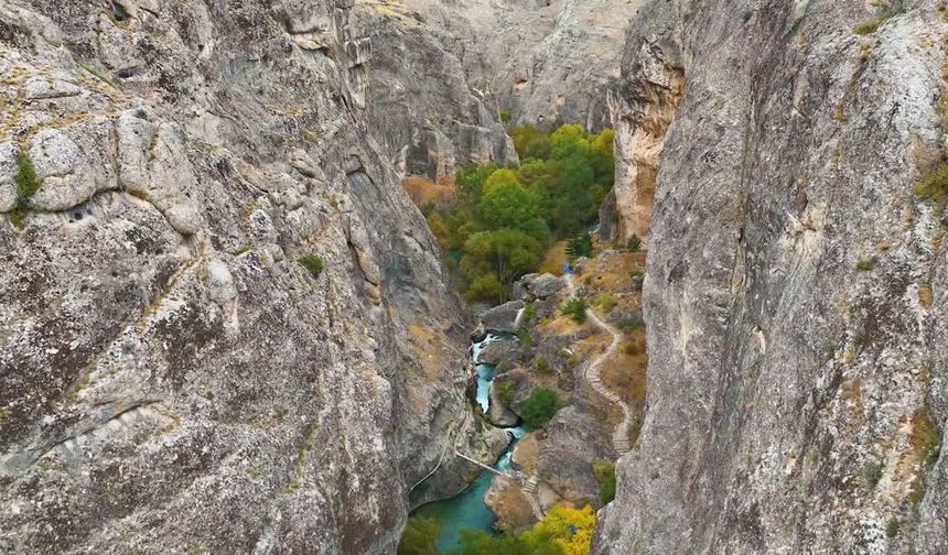 Tohma Kanyonu, sonbaharda ziyaretçilerine eşsiz manzaralar sunuyor