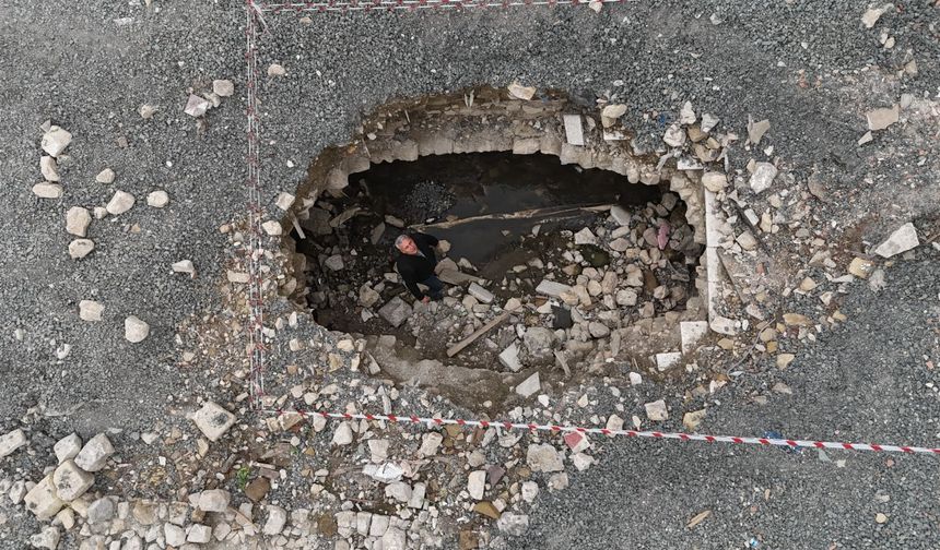 Hatay'da ilginç keşif! Yıkılan binanın altından çıktı, görenler hayrete düştü