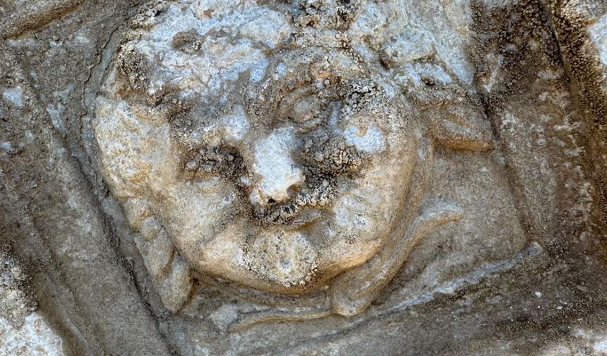 Amastris Antik Kenti'nde Medusa'nın gülümseyen figürü bulundu
