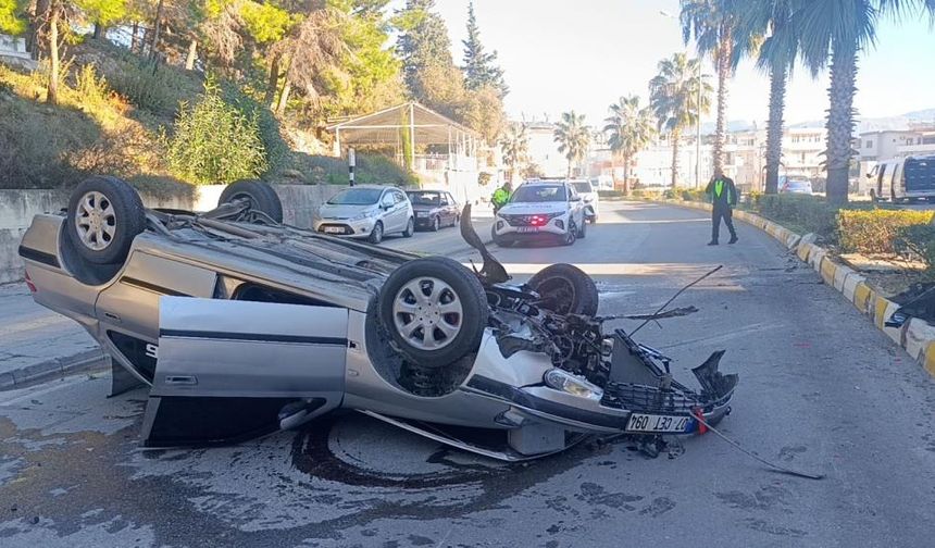 Antalya'da virajı alamayan otomobil takla attı: Yaralılar var...