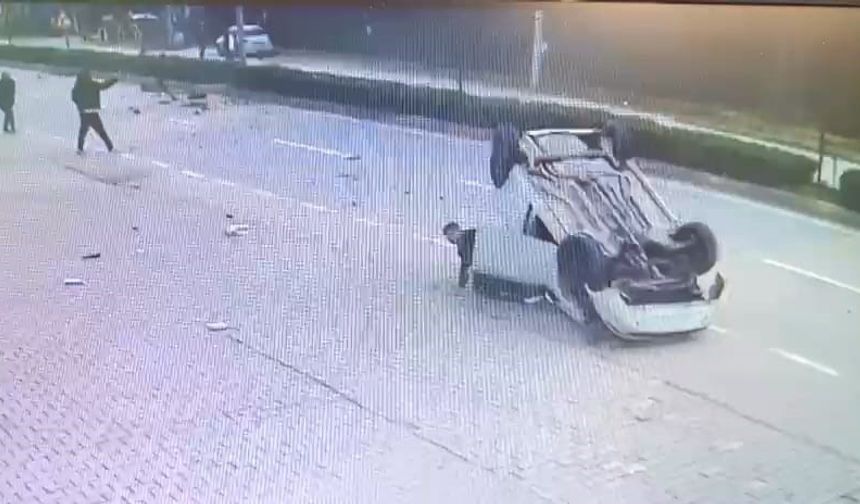 Taklalar atan otomobilden burnu kanamadan çıktı