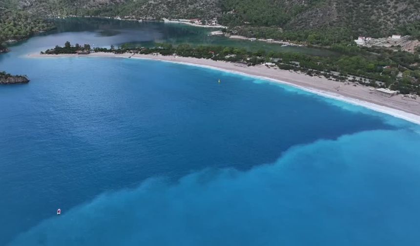 Fethiye'de Ölüdeniz'in rengi turkuaza döndü