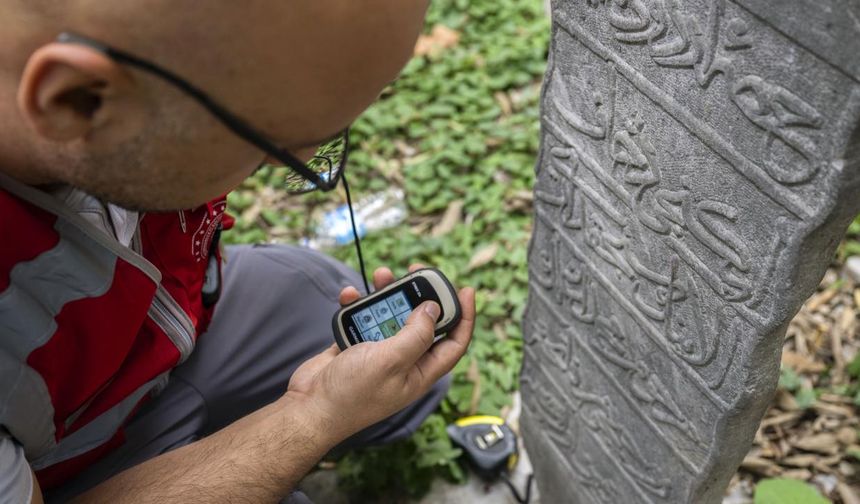 İstanbul'un tarihi mezar taşları kayıt altına alınıyor