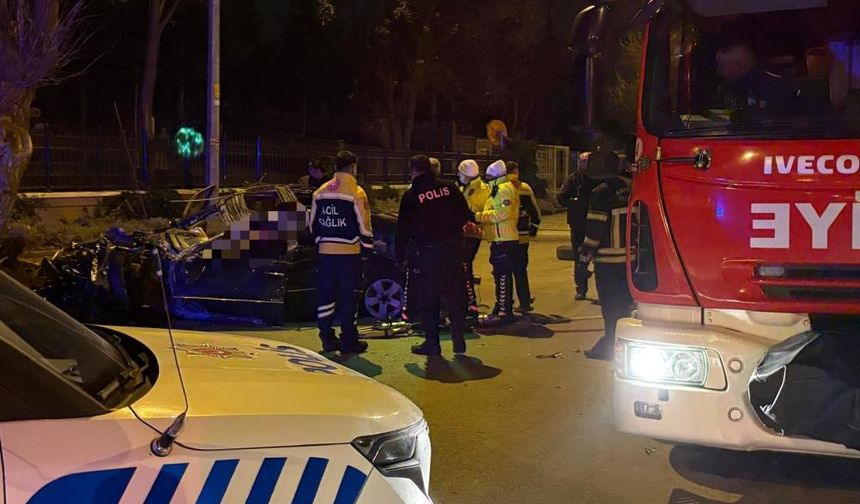 Kaldırıma çarpan otomobil ağaca çarparak durdu: 1 ölü, 1 ağır yaralı