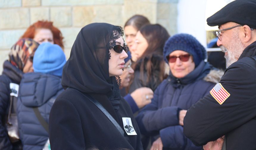 Oyuncu Burcu Özberk’in acı günü: Dedesi Cumhuriyet Yıldızlar hayatını kaybetti