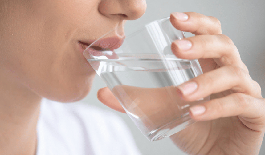 Kışın susuzluk hissi azalsa da günlük sıvı alımı düşürülmemeli