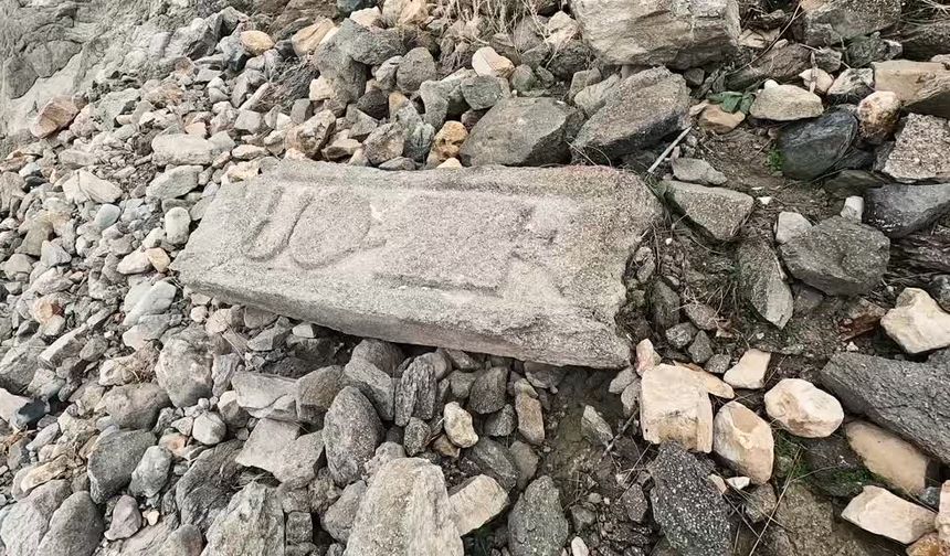 Tunceli'de Pertek Kalesi'nde sanduka parçası bulundu