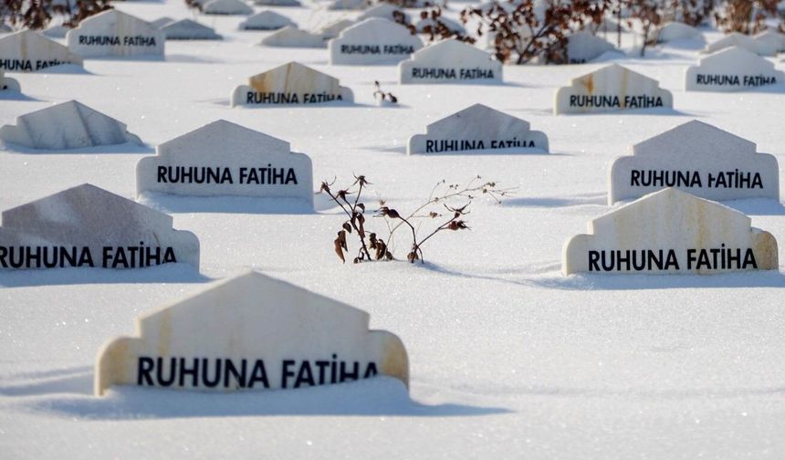 Ölümün soğuk yüzü! 2 bin mezar kazdılar...