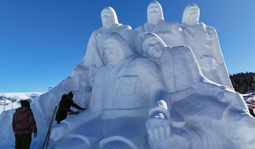 Sarıkamış şehitleri anısına yapılan kardan heykeller tamamlandı