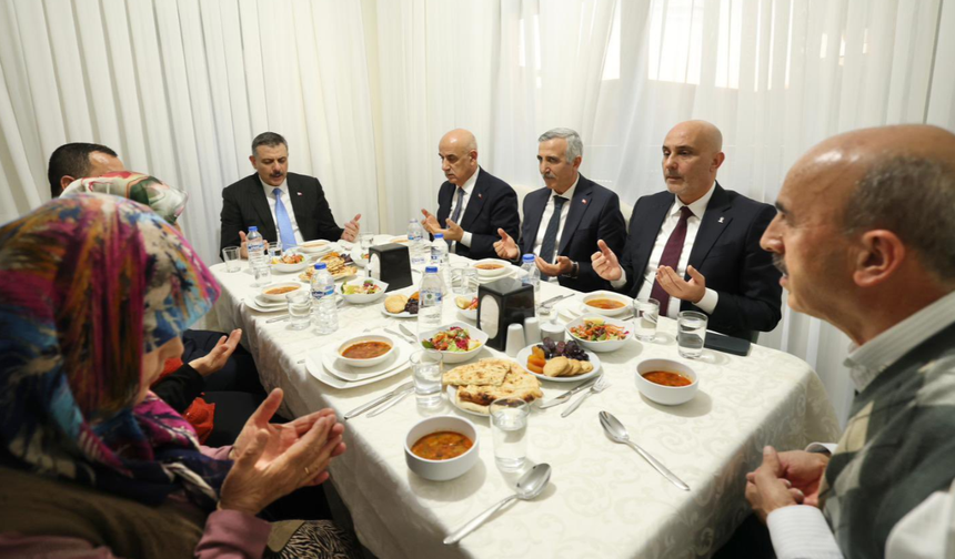Bakan Çiftçi, 6 Şubat depremlerinden etkilenen aile ile iftar yaptı