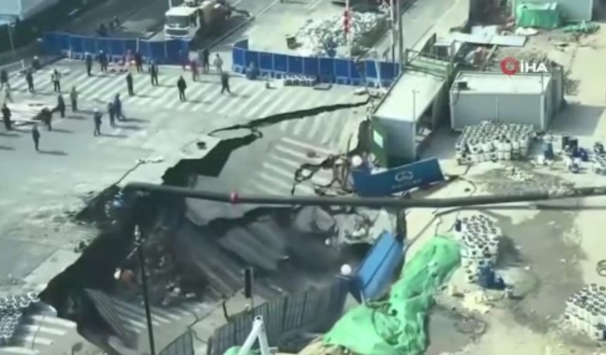 Çin'de metro inşaatında yol çöktü! Devasa çukur önüne çıkan her şeyi yuttu