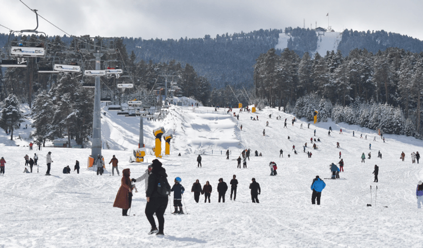 Sarıkamış Kayak Merkezi, kristal karıyla kayakseverleri ağırlıyor