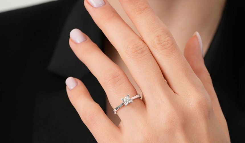 Oval Tektaş Modelleriyle Zarafetin En Işıltılı Hali: Lizay Pırlanta