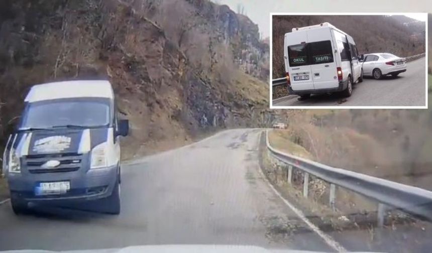 Trabzon’da facianın eşiğinden dönüldü! Öğrenci servisi karşı şeride geçip otomobile çarptı