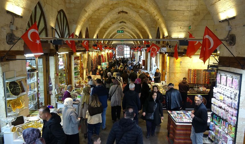 Gaziantep'te ziyaretçi yoğunluğu esnafa çifte bayram yaşattı