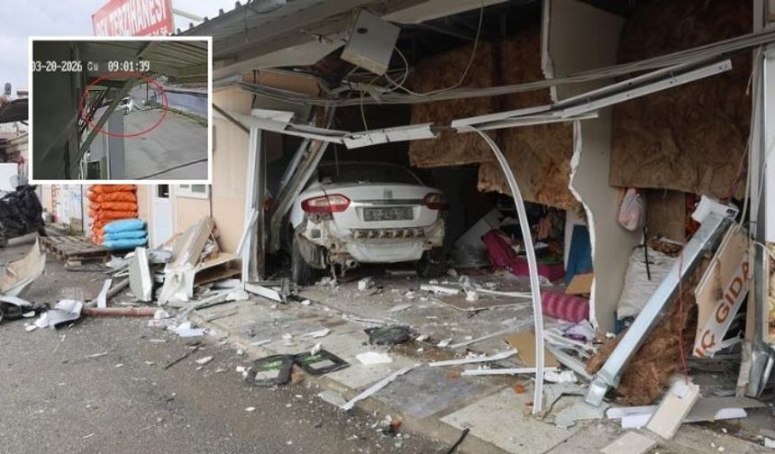 Bayram sabahı akılalmaz kaza! Otomobil iş yerlerine girdi...
