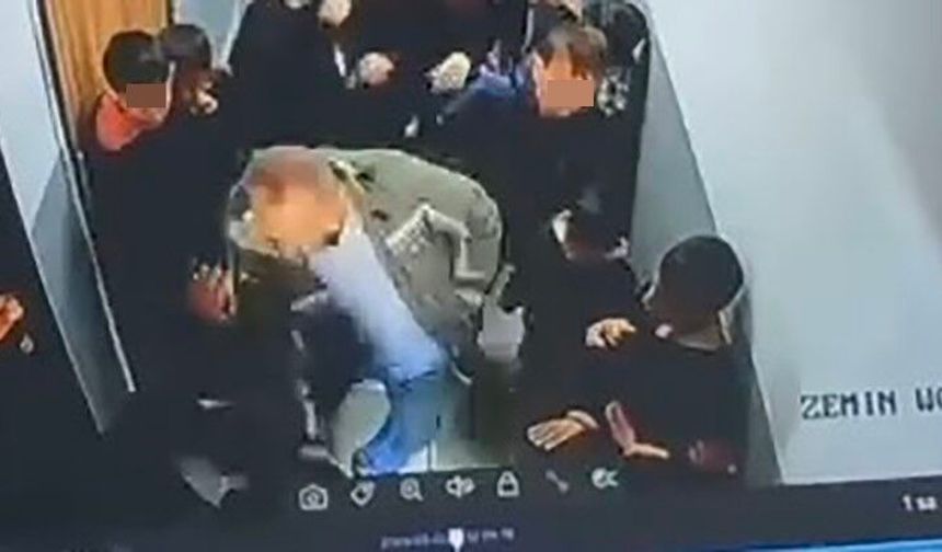 Okulda dehşet! Çocuğuna kar topu atan 8 yaşındaki öğrenciyi koridorda darp etti