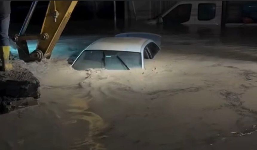 Osmaniye'de sele kapılan 2 kişi hayatını kaybetti: O anlar kamerada