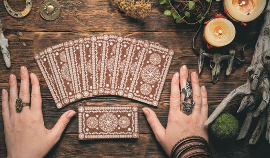 19 Nisan 2026 günlük tarot açılımı | Bugün sizi hangi enerjiler bekliyor?