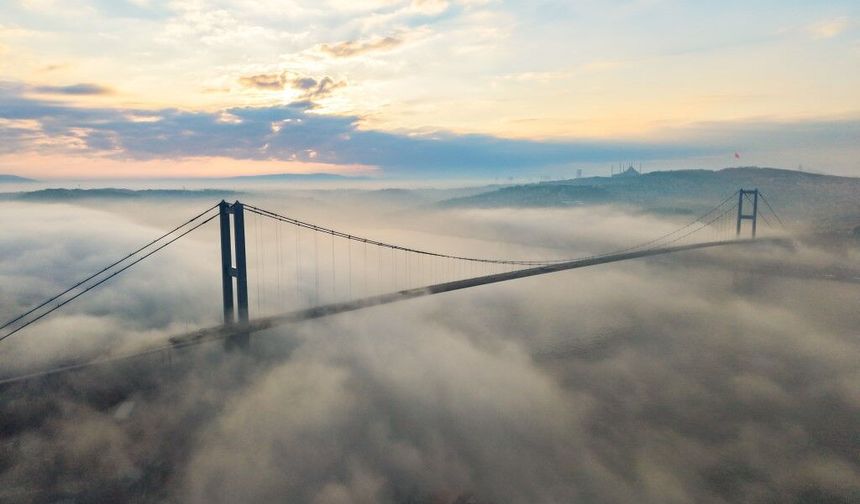 İstanbul Boğazı’nda görsel şölen! 15 Temmuz Şehitler Köprüsü üzerinde mest eden görüntüler