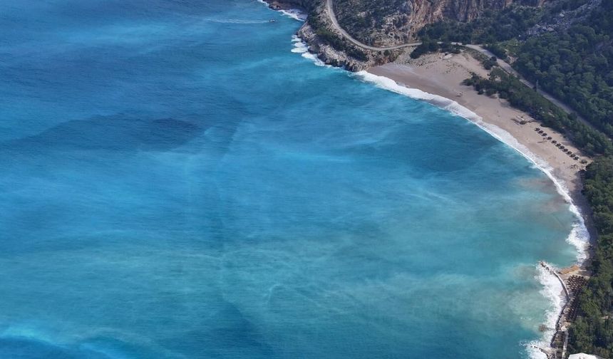 Olumsuz hava şartları nedeniyle 2 ilde denize giriş yasaklandı