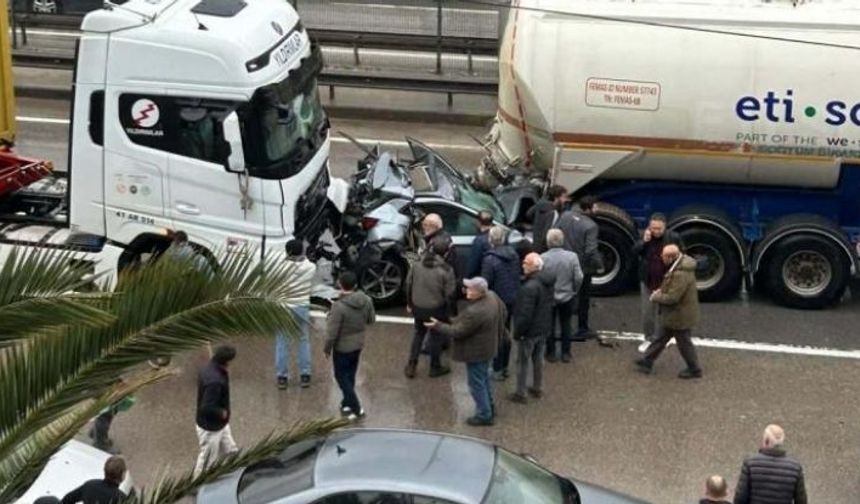 D-100’de korkunç kaza! İki tırın arasında kağıt gibi ezildi