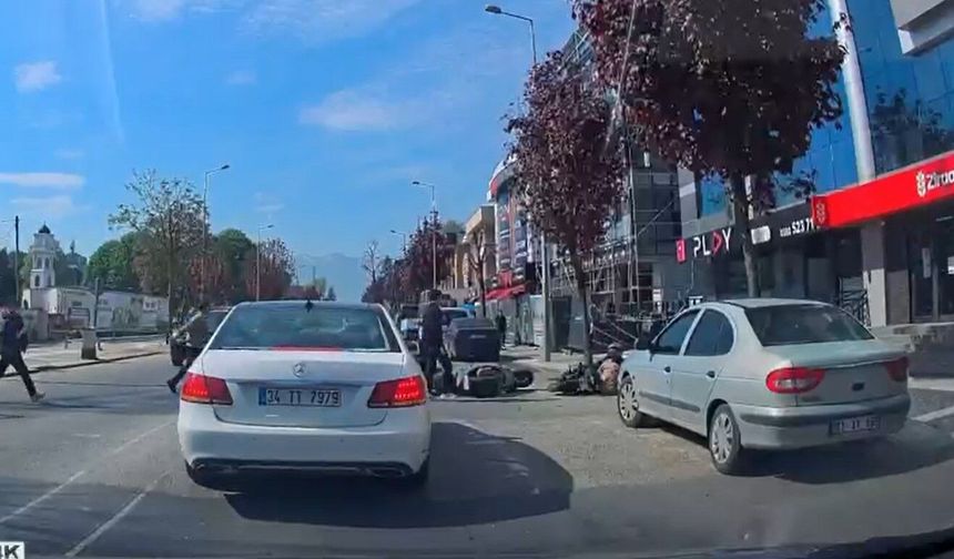 Düzce'de motosiklet kazası ucuz atlatıldı: O anlar kamerada
