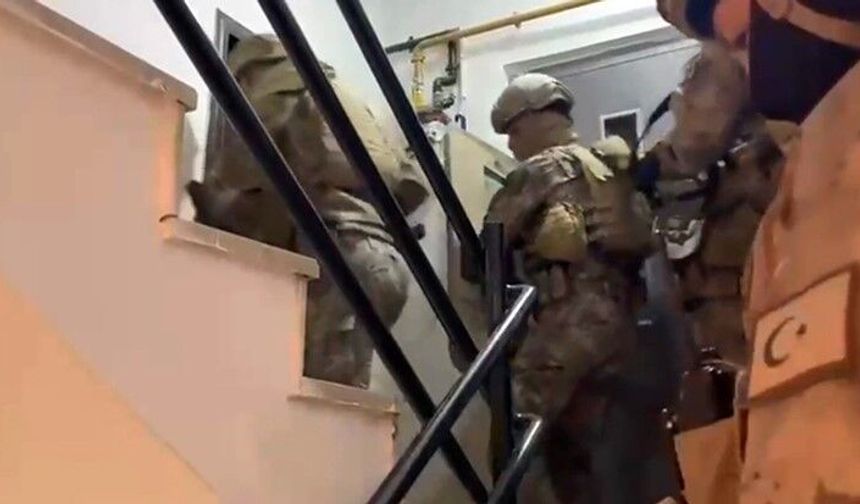 Kars'ta kaçakçılık operasyonu! Polis memuru gözaltına alındı