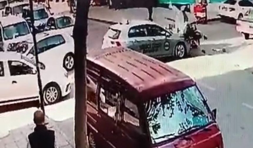 Korkunç çarpışma kamerada: Motosiklet işte böyle savruldu!