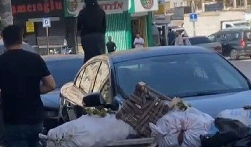 Mardin’de kadın kavgası kamerada: Otomobillerin üzerinden birbirlerini kovaladılar