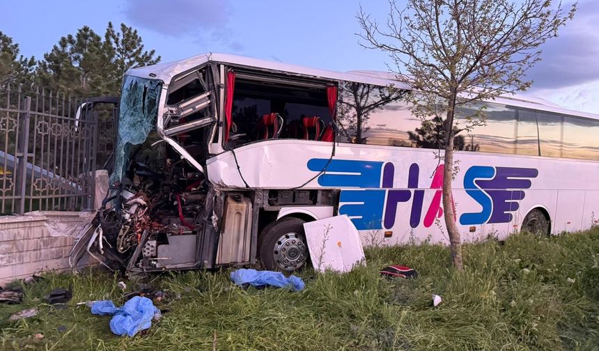 Konya'da yolcu otobüsü kazası: 1 ölü, 8 yaralı