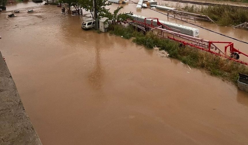 Aydın’ın Köşk ve Bozdoğan ilçelerinde sağanak ve fırtına hayatı olumsuz etkiledi