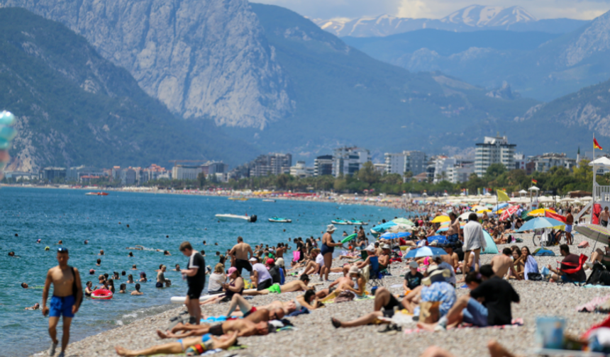 Bayram tatilinde Antalya doldu taştı