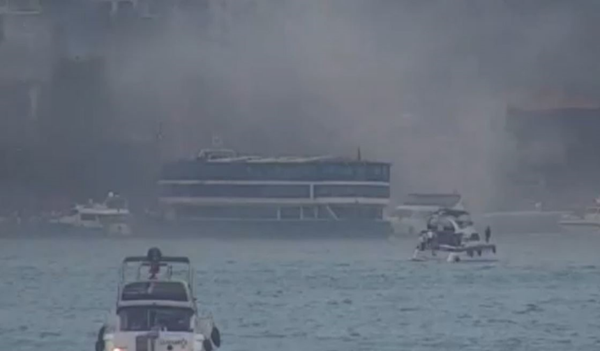 Bebek Sahili’nde tur teknesi alevlere teslim oldu