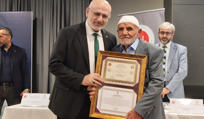 Bolu’da 87 yaşındaki hafız İbrahim Demir örnek davranışıyla ilham oldu