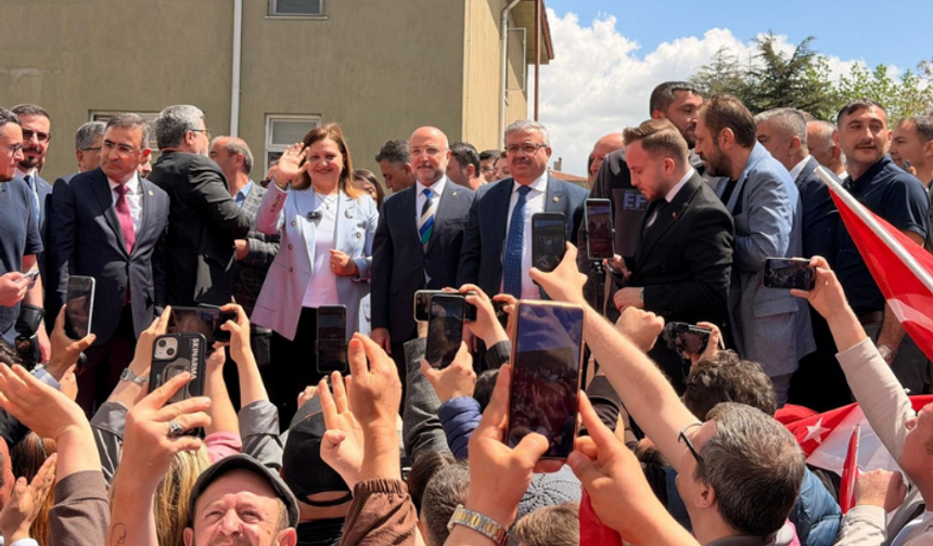 Burcu Köksal’dan AK Parti mesajı: Tek sevdam Afyonkarahisar