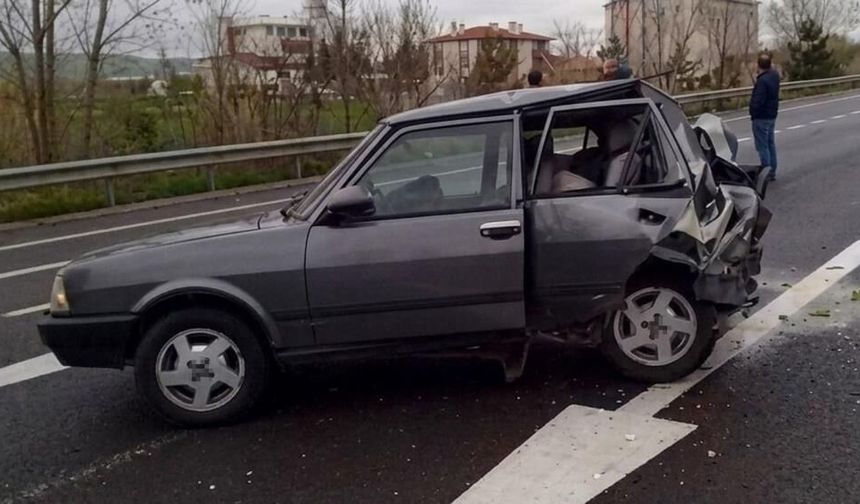 Çankırı'da feci kaza! Minibüs park halindeki otomobile çarptı: 3 ölü, 5 yaralı