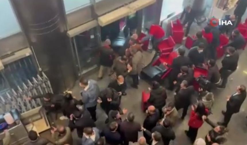 CHP Genel Merkezi'nde tahliye gerginliği! Müdahale başladı...