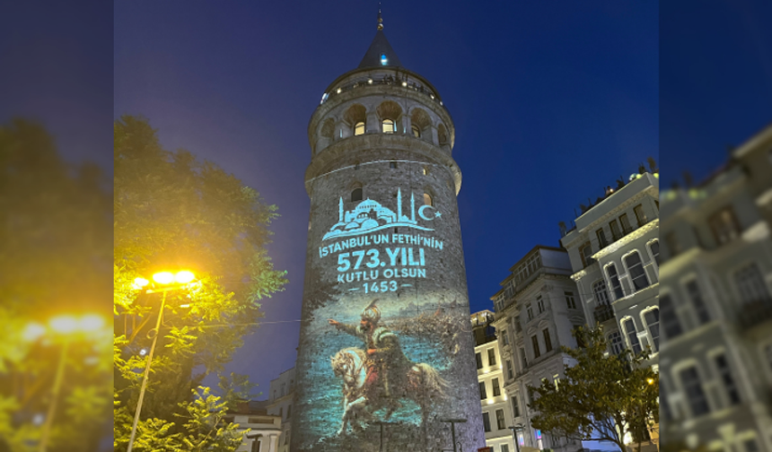Galata Kulesi’nde İstanbul’un fethinin 573. yıl dönümüne özel ışık gösterisi