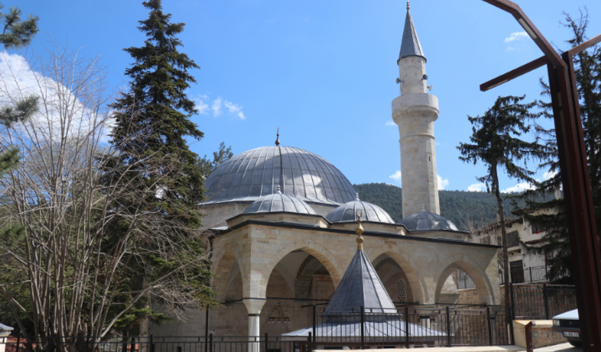 Birçok badire atlattı! 508 yıllık cami tarihe tanıklık etmeye devam ediyor