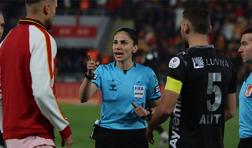 Süper Lig’in son haftasında 2 kadın hakem düdük çalacak! İşte o isimler