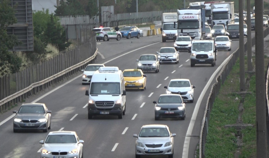 TEM Otoyolu’nun Kocaeli geçişinde bayram öncesi trafik yoğunluğu