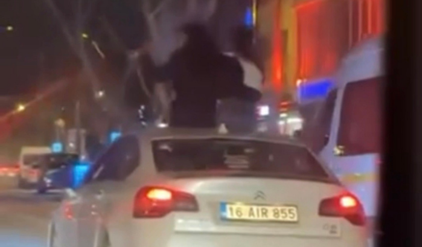 Trafiği hiçe saydılar! Bursa'da sunroof şovu pahalıya patladı